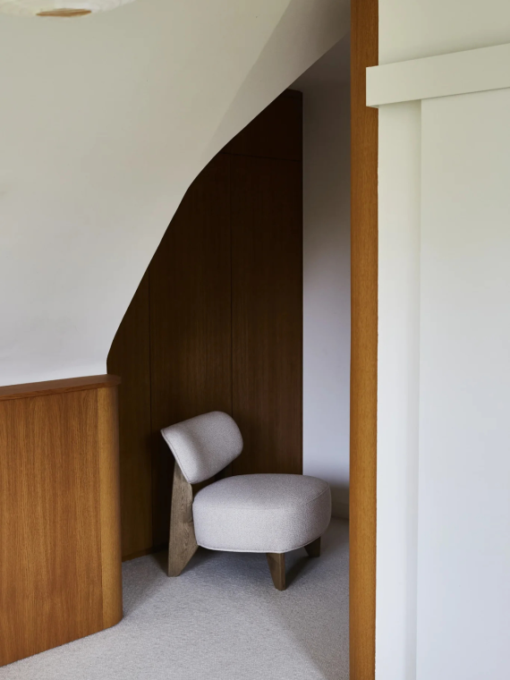 Panac -Fauteuil en bois de chene  Nicolo recouvert de tissu bouclette