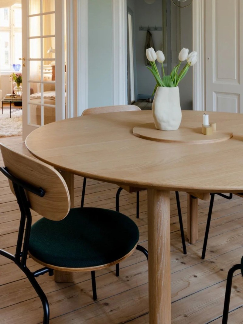 Umage Extendable oak dining table Comfort Circle