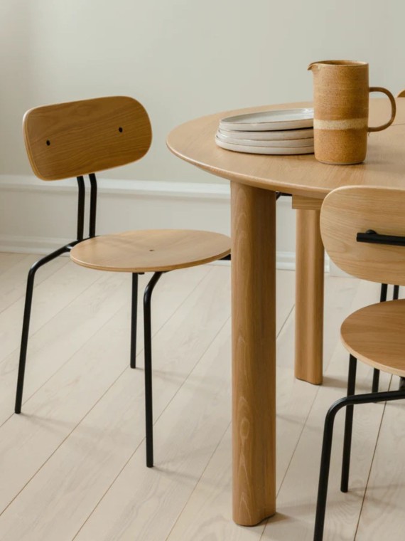 Umage Extendable oak dining table Comfort Circle