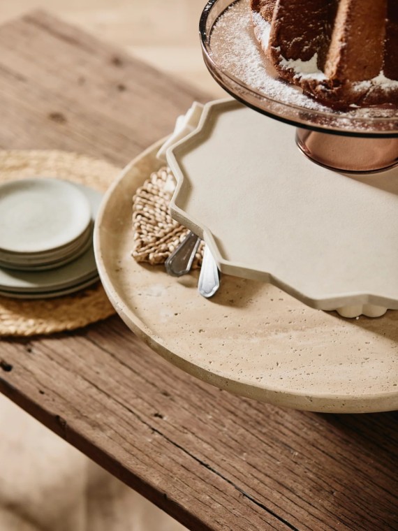 nordal-stoneware-pedesta-tray-minu
