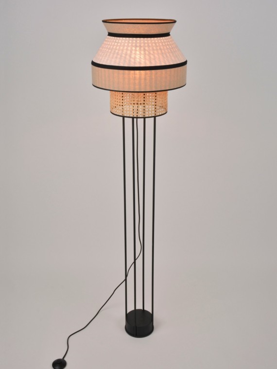 market-set-lampadaire-en-metal-peint-singapour