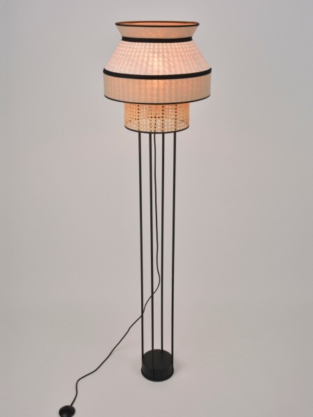 market-set-lampadaire-en-metal-peint-singapour