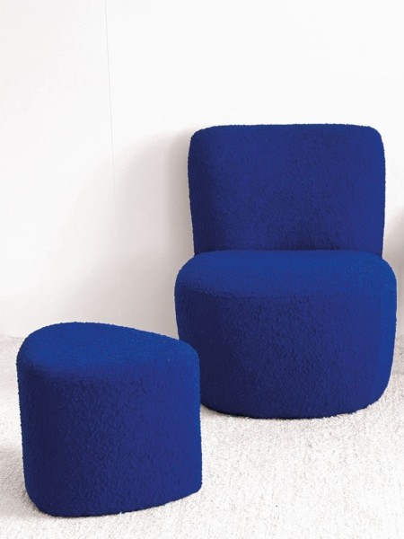 Pouf Eve en tissu bouclette bleu de chez opjet