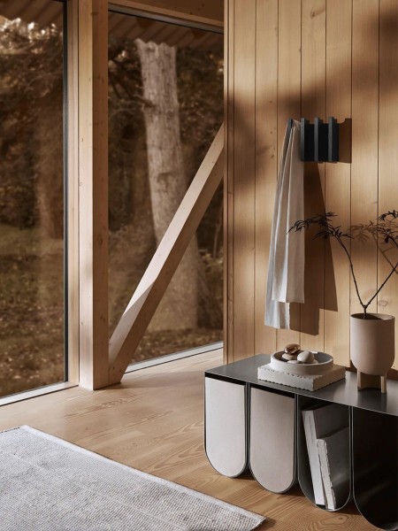 kristina dam Banc de rangement incurvée en acier brut Curved