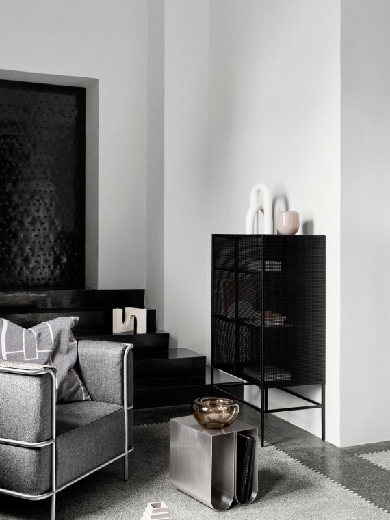 kristina dam Table d’appoint incurvée en acier brut Curved