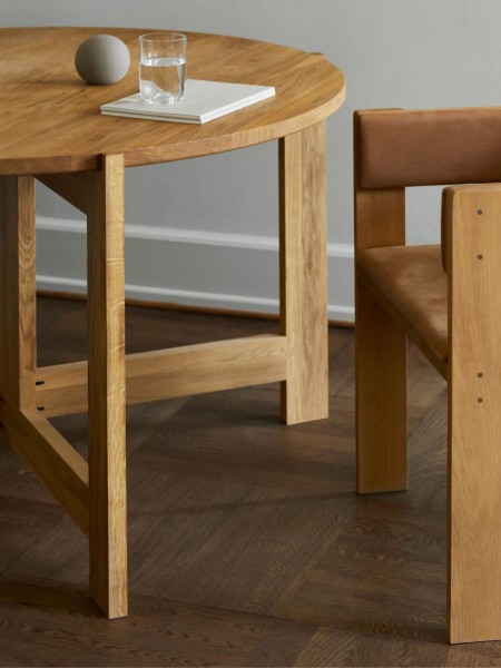 kristina Dam - Oak dining table, Collector | MBS DESIGN