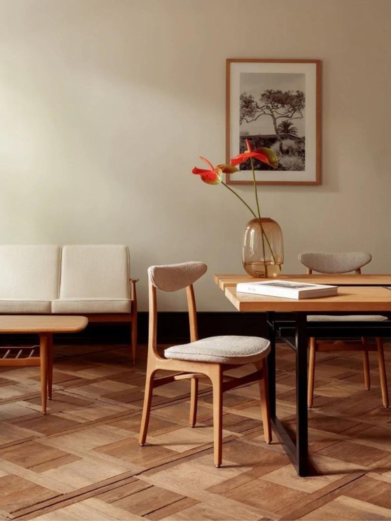 366 Concept 200-190 series Chair in solid ash wood and Boucle Creme Fabric