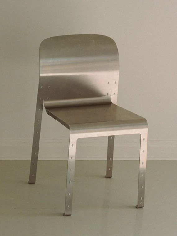 FRAMA - Chaise Rivet en aluminium brut | MBS DESIGN