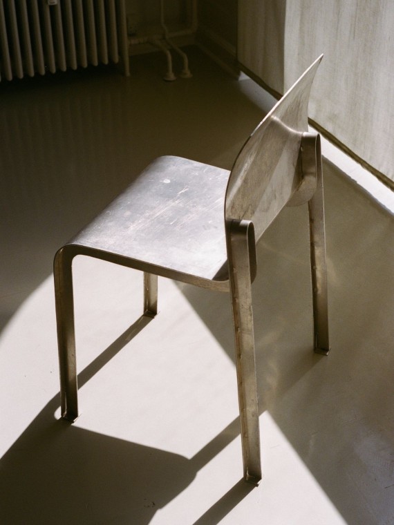 FRAMA - Rivet chair in raw aluminum | MBS DESIGN