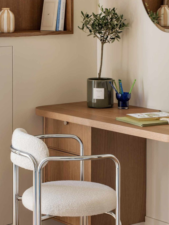 Gabrielle Paris Fauteuil de table  Hortense en acier chromé et tissu bouclette