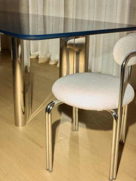 Gabrielle Paris Chaise de table Violette en acier chromé et tissu bouclette