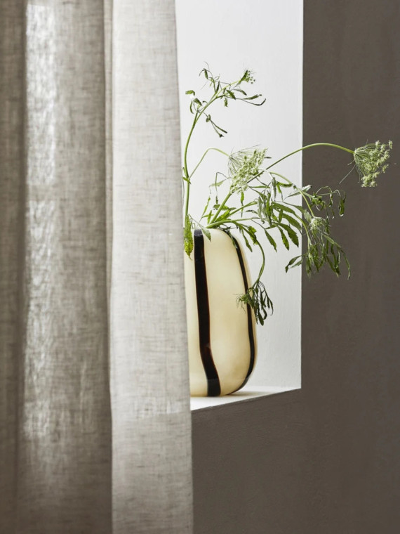 Vase en verre fait main, Bohol Nordal blanc cassé et noir S