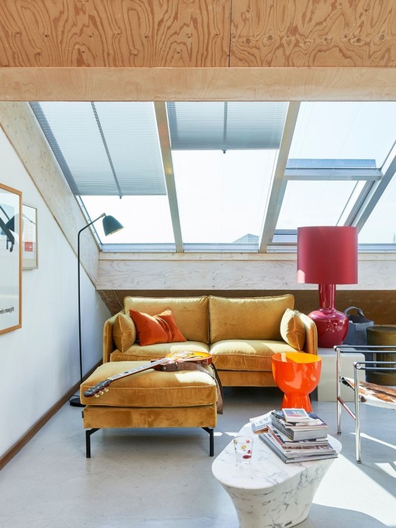 Retro sofa in golden velvet PPno2 Pols Potten