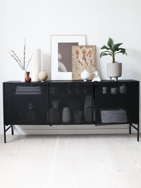 Black-grid-sideboard-Ragnar-kristina dam