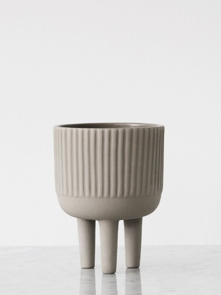 Cache-pot-en-terre-cuite-Nils-S-kristinadam