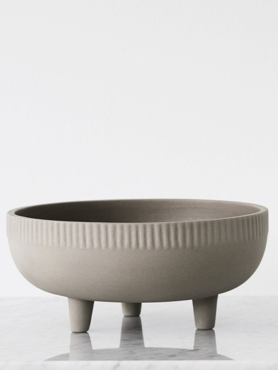 Cache-pot-en-terre-cuite-Nils-M-kristinadam