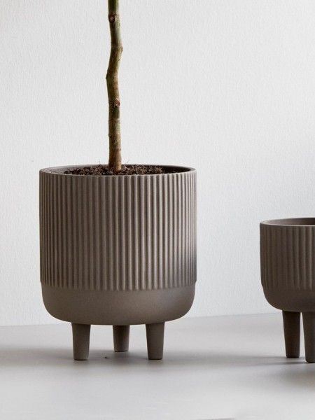 Terracotta-planter-Nils-L-kristinadam