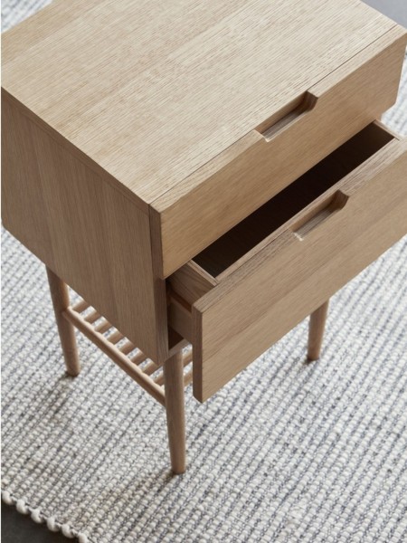 Acorn night table in natural oak Hubsch
