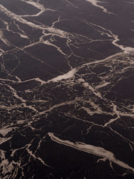 Table basse ronde en résine effet marbre noir