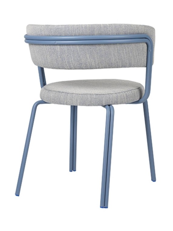Grande chaise en fer et en textile, Oda Broste Copenhagen bleu