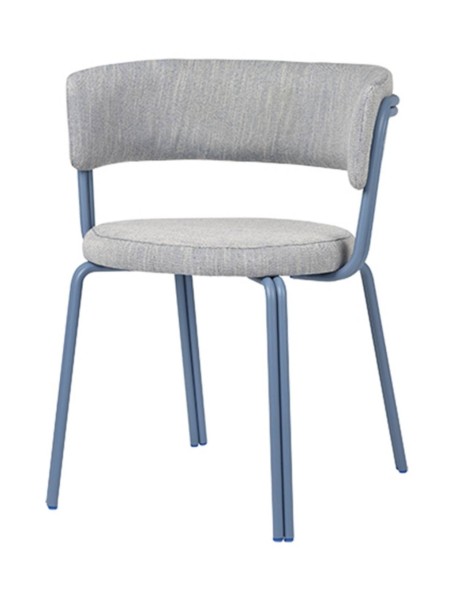 Grande chaise en fer et en textile, Oda Broste Copenhagen bleu