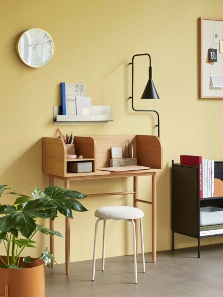 White clock in brass Asta of the brand Hubsch