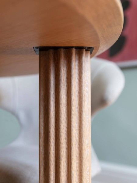 Comfort Circle dining table light oak UMAGE