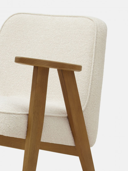 Fauteuil 366 Concept en chêne massif et tissu bouclette creme
