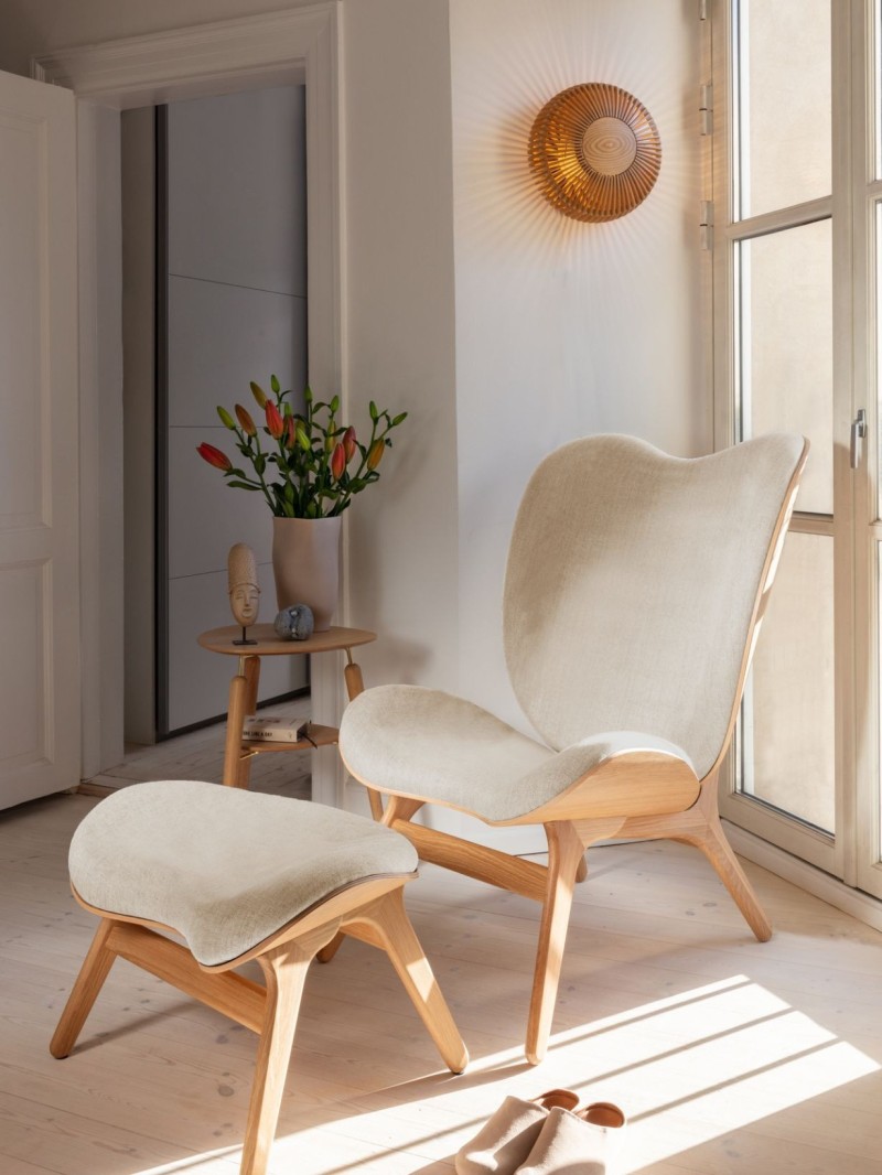 Repose-pieds en chêne clair A conversation piece white sands, Umage