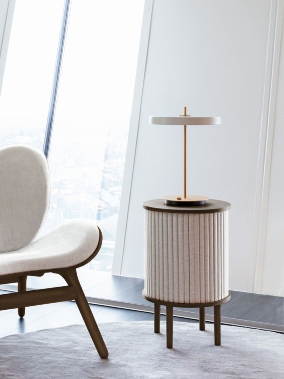 Table de nuit Audacious chêne foncé, textile gris clair, Umage