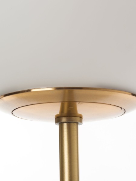 Pols Potten Lampe de bureau Full Moon en marbre et verre opalin