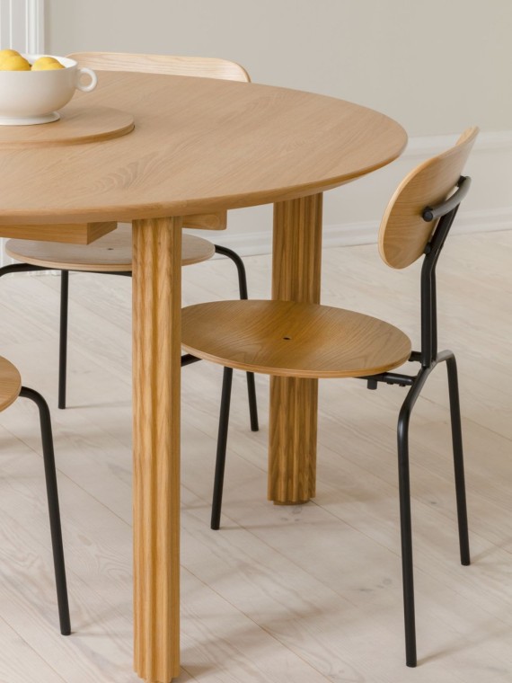 Umage Chaise scandinave en bois et métal Curious pieds noir