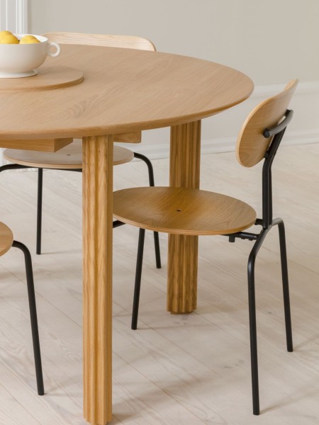 Umage Chaise scandinave en bois et métal Curious pieds noir