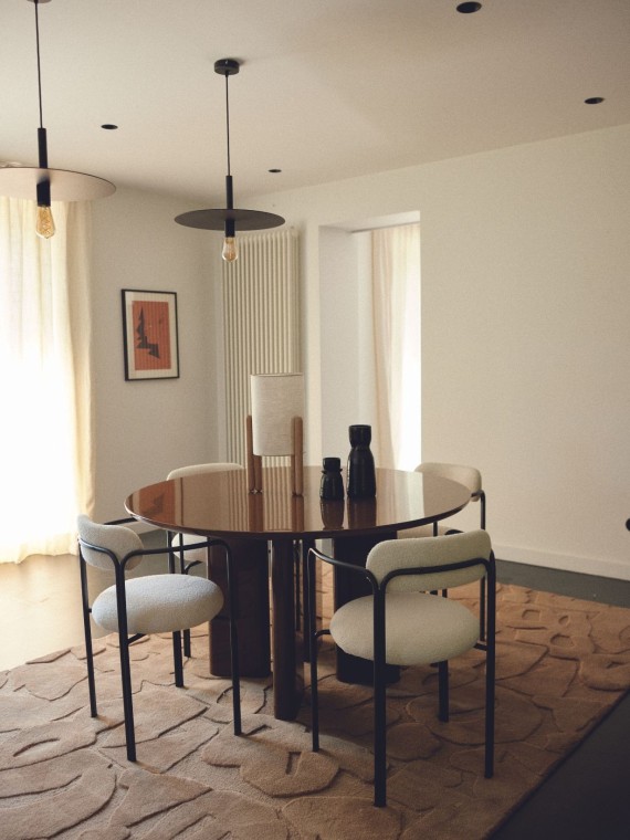 Lacquered round dining table, Joe