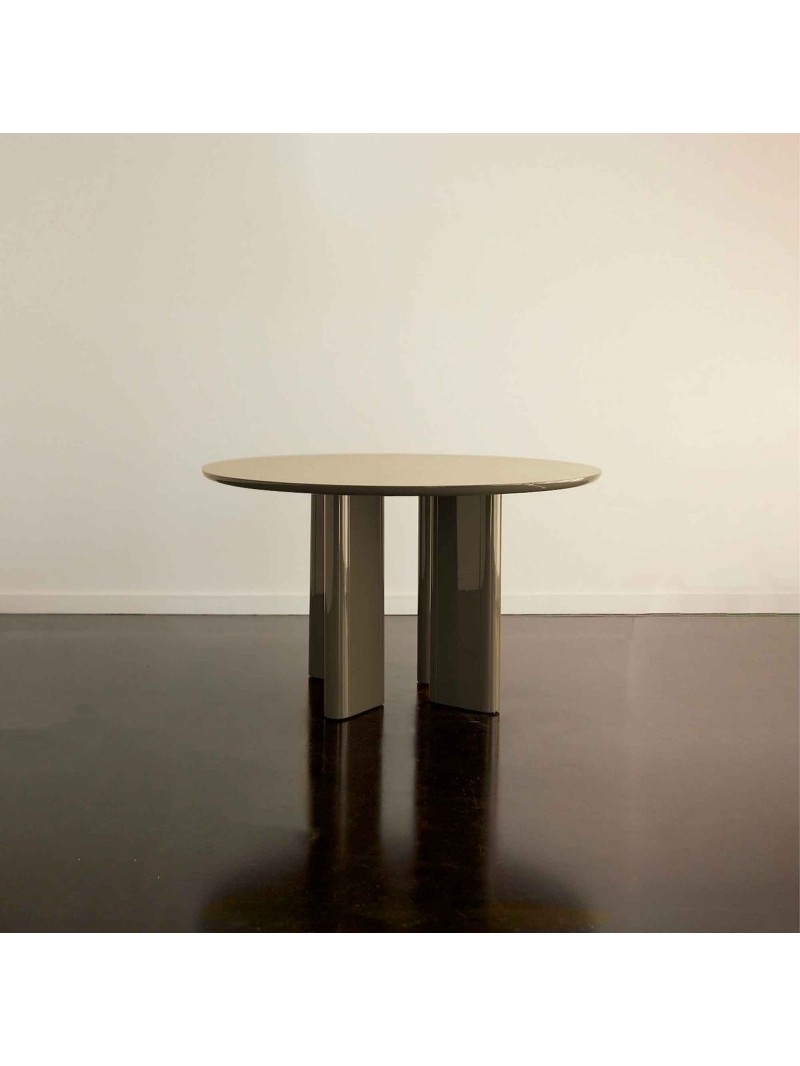 Lacquered round dining table, Joe