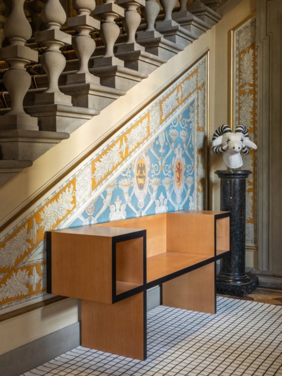 Banc en bois, Canton polotronova