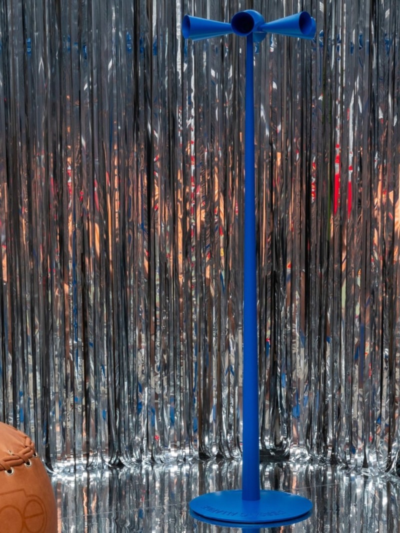 Porte manteau en aluminium, Cessato Allarme poltronova