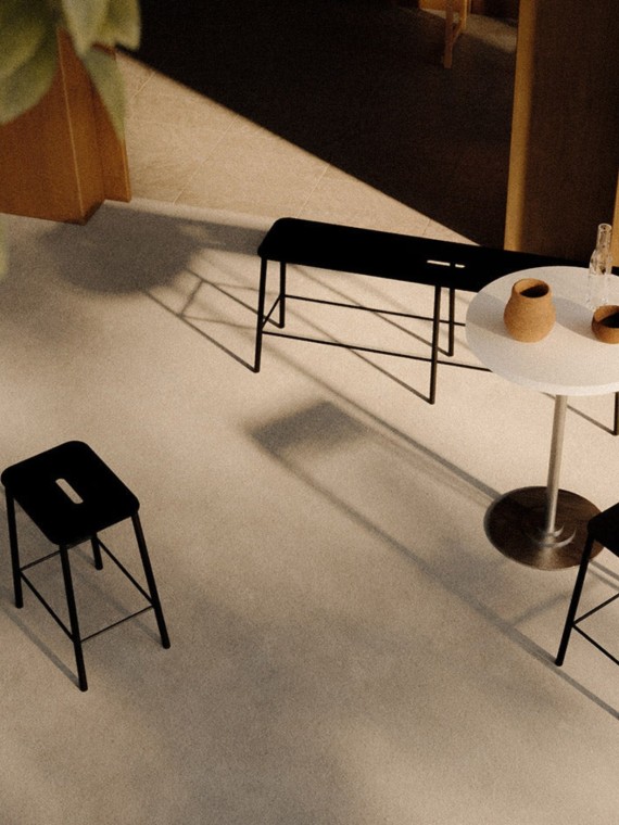 Black steel bench, Adam Mono frama