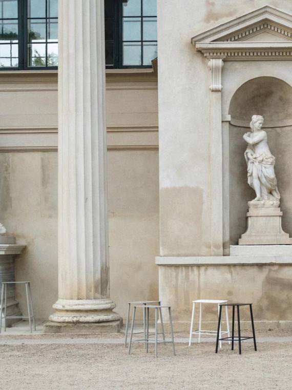 Tabouret Mono, Adam frama