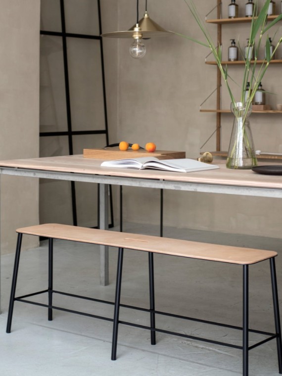 Banc en bois, Adam frama