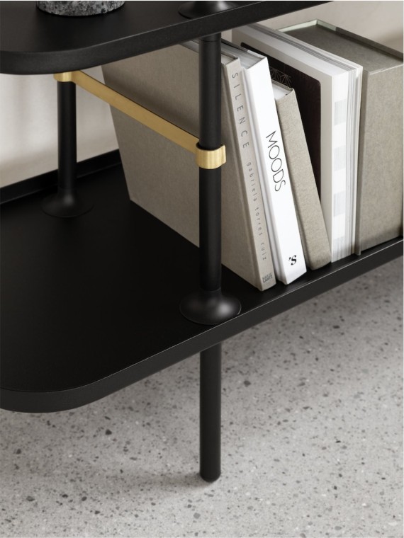 Étagère en métal noir avec détails en laiton, Slice | MBS DESIGN