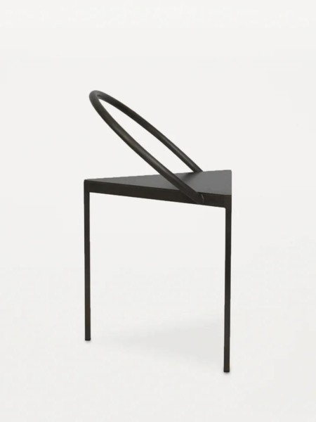 Frama- Chaise en acier, Triangolo | MBS DESIGN