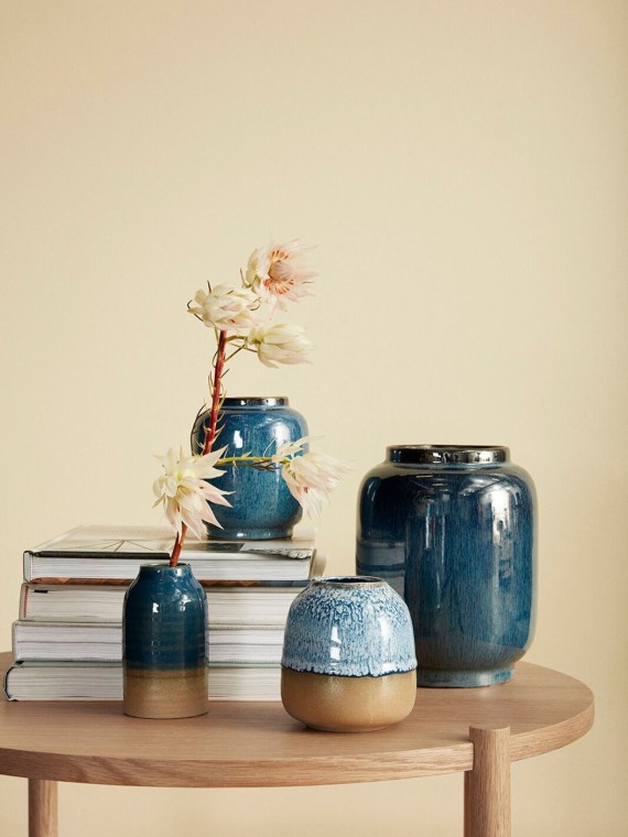 hubsh acorn round coffee table