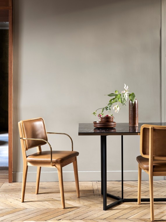 Red edition, chaise en cuir